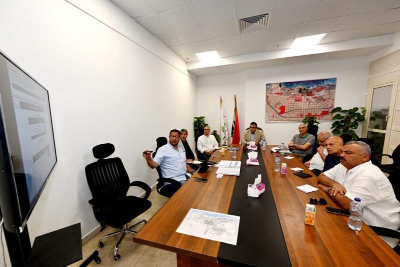 وزير الإسكان يستعرض الجداول الزمنية لإنهاء وتسليم الوحدات السكنية بالعلمين الجديدة
