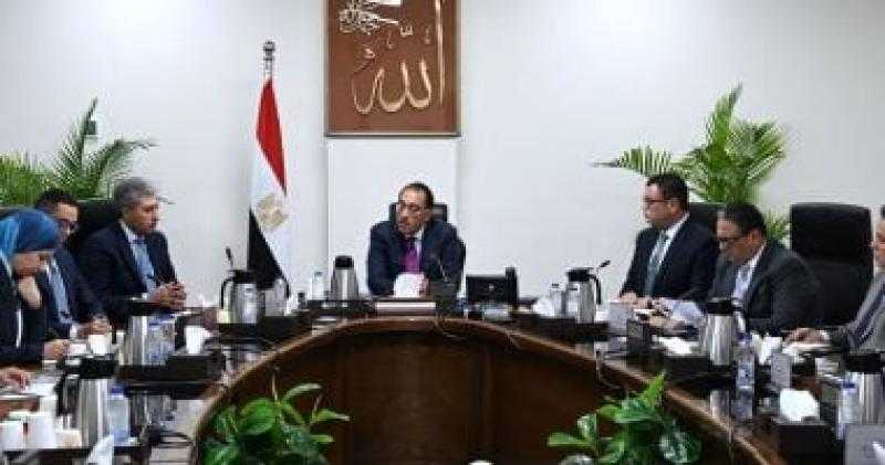 رئيس الوزراء يستعرض فرص الاستثمار المتاحة لزيادة أعداد الغرف الفندقية