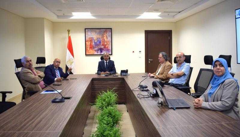 نائب وزير الإسكان يجتمع برئيس ”مياه القاهرة” لمتابعة أداء ومجهودات الشركة