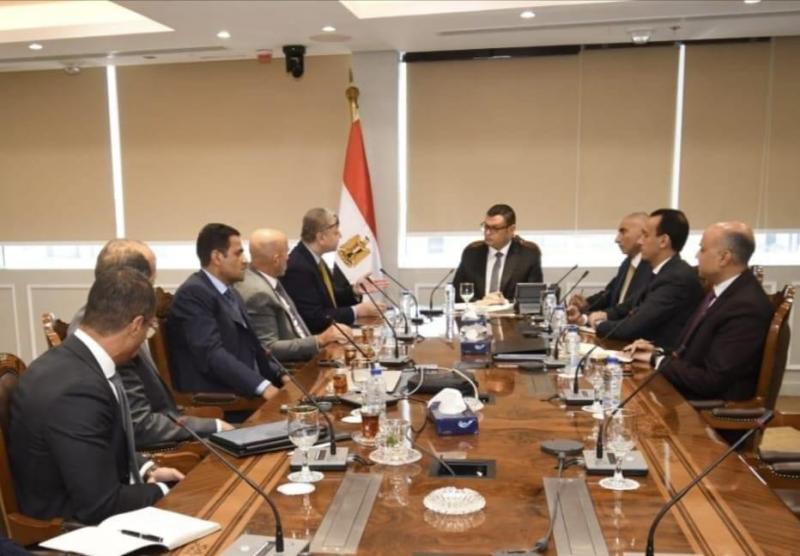 وزير الإسكان يتابع الموقف التنفيذى لمشروع أبراج الداون تاون وبحيرات العلمين ”كريستال لاجون” بمدينة العلمين الجديدة