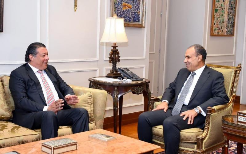 وزير الخارجية والهجرة وشئون المصريين بالخارج يستقبل وفد لجنة العلاقات الخارجية بمجلس الشيوخ