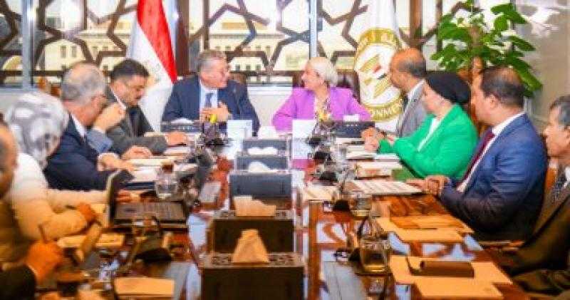 وزيرة البيئة: صياغة موقف وطنى موحد للحد من التلوث البلاستيكى