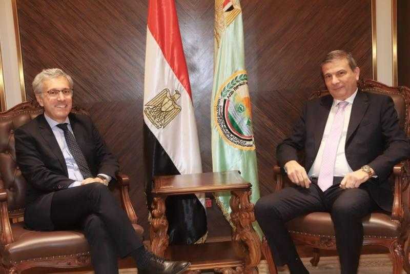 وزير الزراعة والسفير البرازيلى يبحثان سبل تعزيز التعاون التجاري والاستثمارات بين البلدين