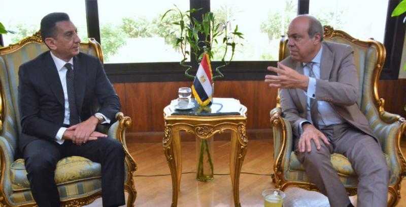 وزير الطيران المدني يلتقي نائب رئيس المبيعات والتسويق بالشرق الأوسط وتركيا لشركة بوينج العالمية