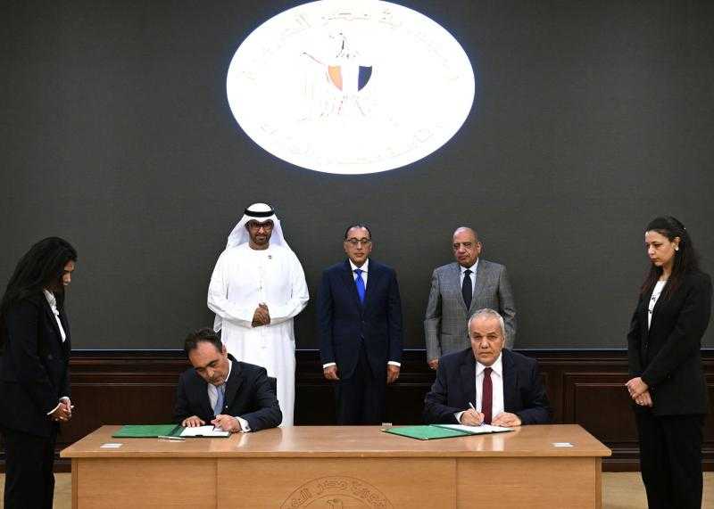 رئيس الوزراء يشهد توقيع اتفاقيتي مشروع إنشاء محطة إنتاج الكهرباء من طاقة الرياح بخليج السويس