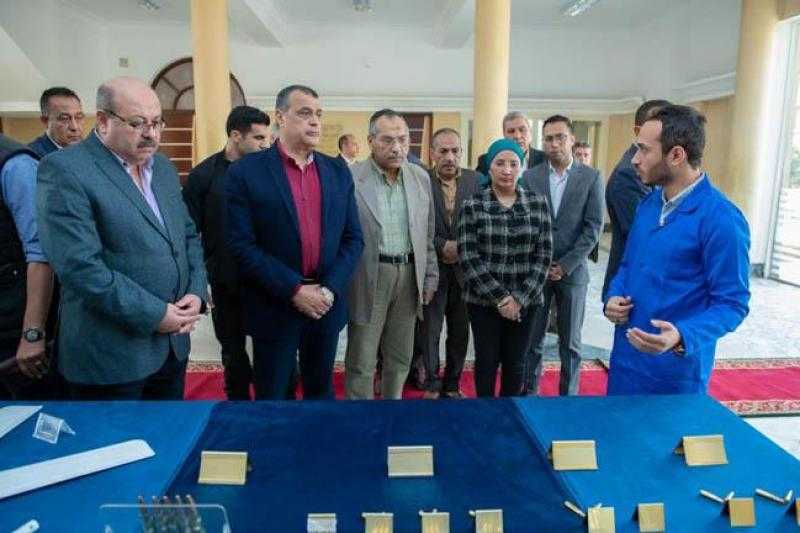 وزير الدولة للإنتاج الحربى يتفقد شركة شبرا للصناعات الهندسية