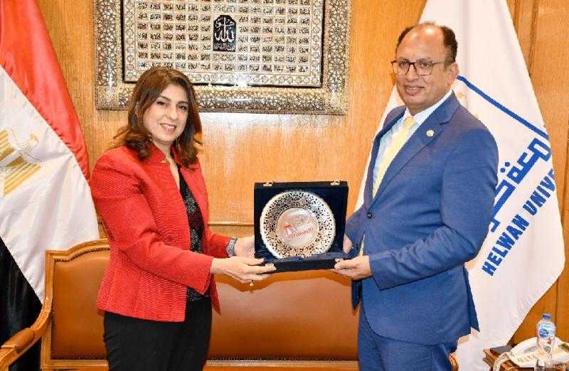 جامعة حلوان تجدد توقيع بروتوكول التعاون مع الجامعة المصرية الصينية | صور