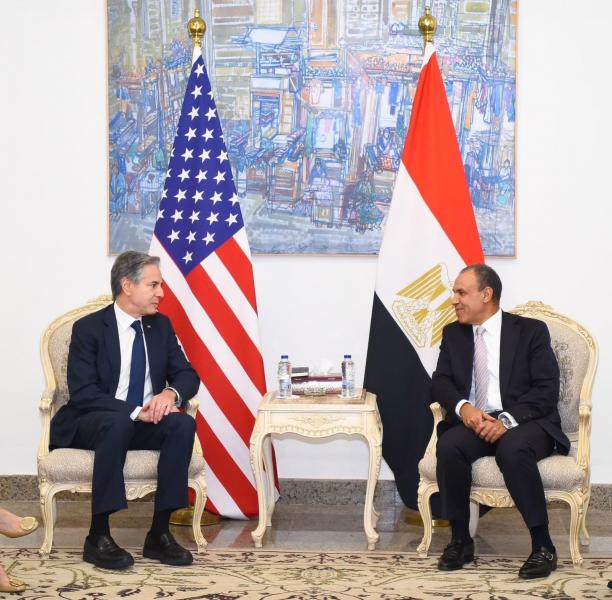 وزير الخارجية والهجرة وشئون المصريين بالخارج يستقبل وزير الخارجية الأمريكي