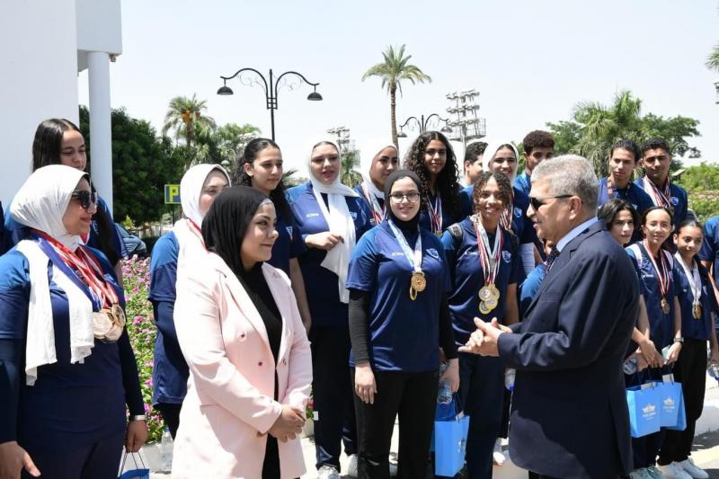 الفريق أسامة ربيع يكرم البطلة الأولمبية ”سارة سمير” ويؤكد دعم قناة السويس لأبطال مصر