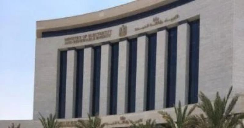 تشغيل محطة أبيدوس الشمسية بقدرة 560 ميجا وات سبتمبر المقبل