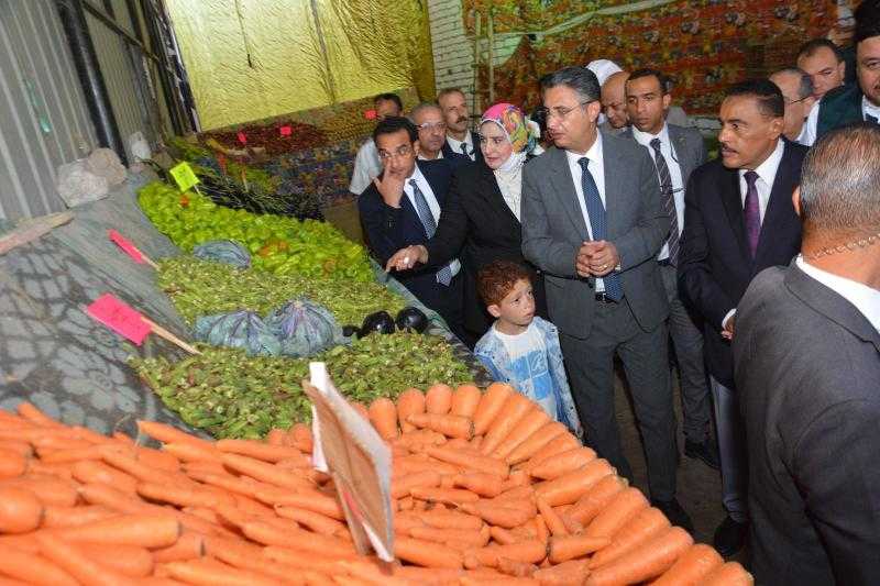 وزير التموين يوجه بتخصيص أماكن بالمجمعات لطرح الخضروات والفاكهة بسعر مخفض