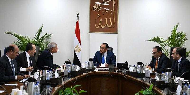 رئيس الوزراء يتابع مع رئيس هيئة الشراء الموحد عددا من ملفات العمل