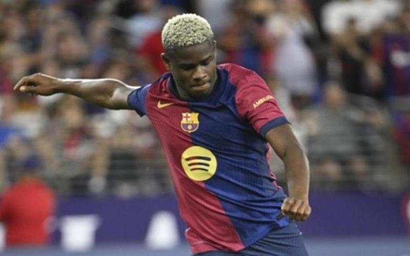 رسميا.. برشلونة يعلن انتقال ميكا فاي إلى رين