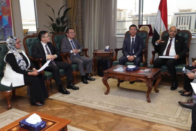 وزير العمل يلتقي وفدًا من شركة هواوي مصر.. دعم خطط دمج ذوي الهمم في سوق العمل.. تفعيل بروتوكول التعاون في مجال التدريب المهني