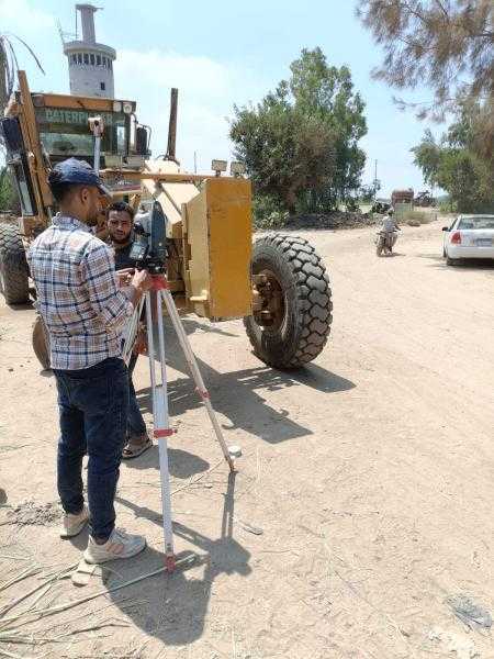 في ‏استجابة فورية للأهالي.. محافظ كفر الشيخ يعلن بدء أعمال الرصف بطريق فم الخليج بمطوبس