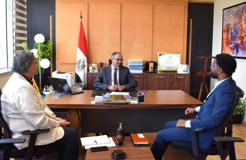 نائب وزير الإسكان يبحث فرص التعاون مع شركة هولندية لتنفيذ محطات المياه ذات الطاقات الصغرى