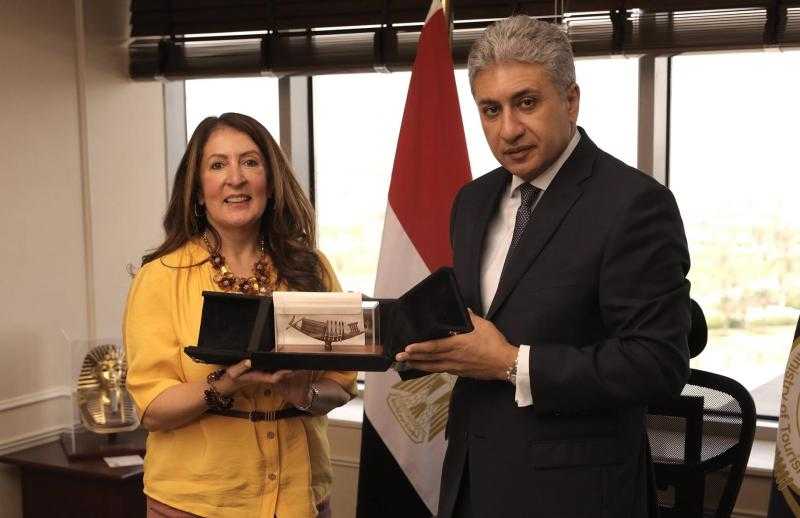 وزير السياحة يبحث مع السفيرة الأمريكية جذب السياح الأمريكيين لزيارة مصر