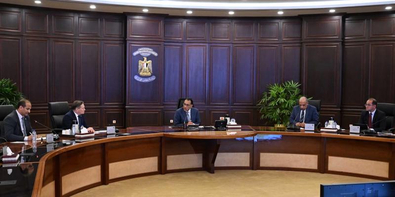 رئيس الوزراء يلتقي المدير العام لشركة ”روساتوم” الروسية لمتابعة موقف تنفيذ محطة الضبعة النووية