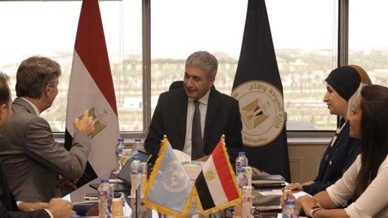 وزير السياحة والآثار ومُمثل برنامج الأمم المتحدة الإنمائي يبحثان التعاون