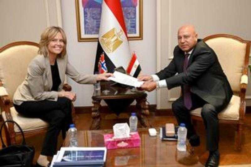 وزير النقل يبحث مع سفيرة النرويج بالقاهرة تعزيز الاستثمارات النرويجية بالسوق المصري
