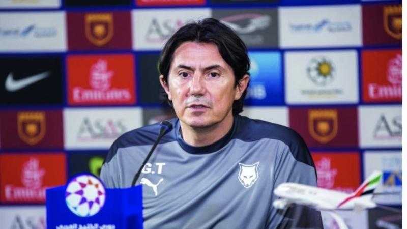 مدرب عجمان يشدد على صعوبة مواجهة شباب الأهلي بالدوري الإماراتي