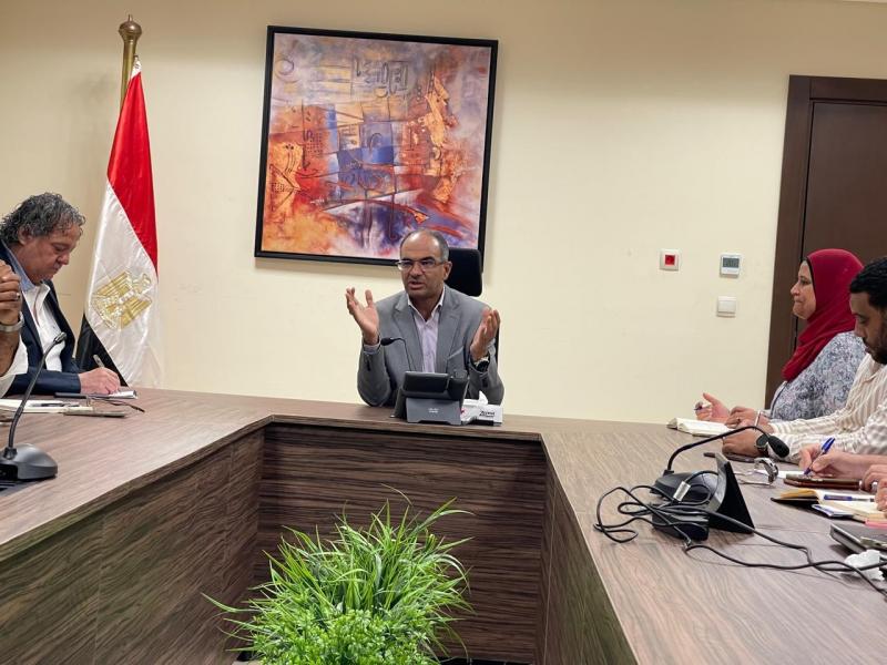 نائب وزير الإسكان يتابع تنفيذ بنود اتفاقية برنامج خدمات الصرف الصحي المستدامة بالمناطق الريفية