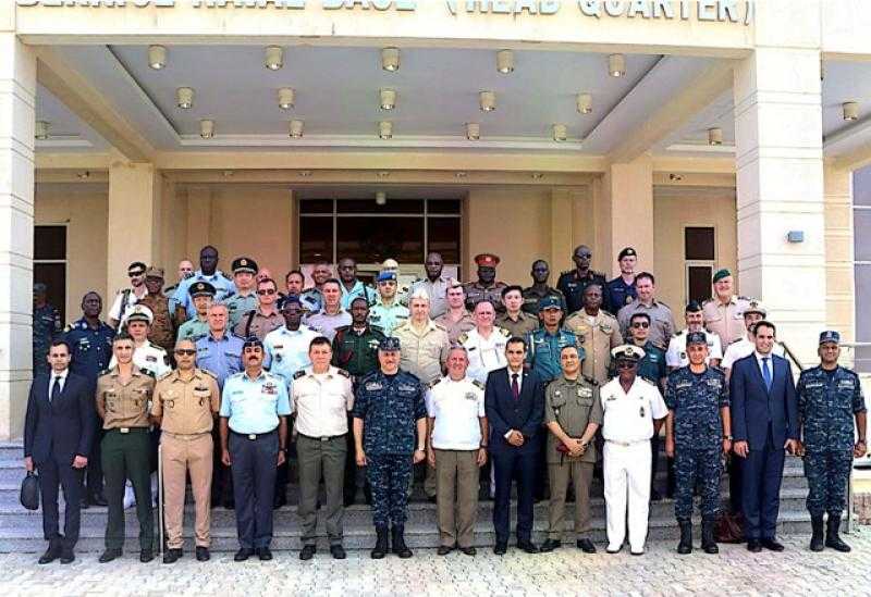 القوات المسلحة تنظم زيارة لوفد من الملحقين العسكريين العرب والأجانب لقاعدة برنيس البحرية