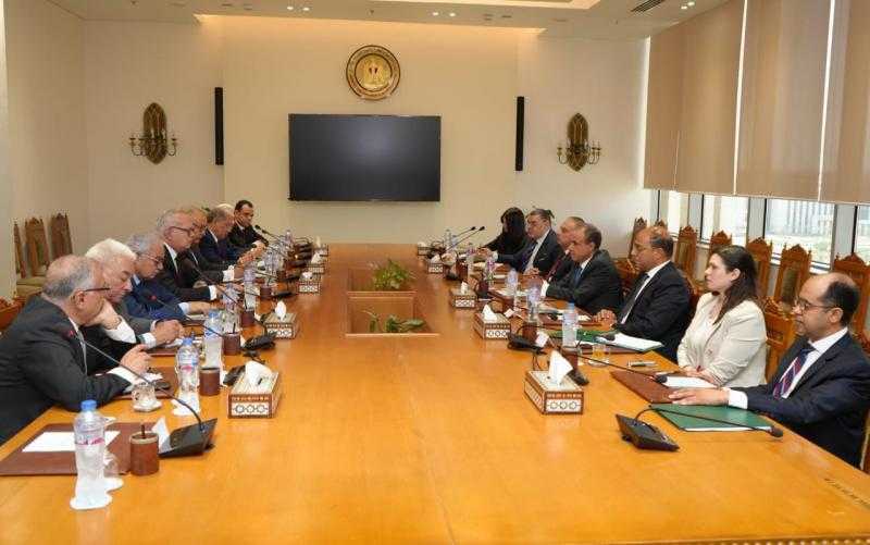وزير الخارجية والهجرة يلتقي أعضاء المجلس المصري للشئون الخارجية