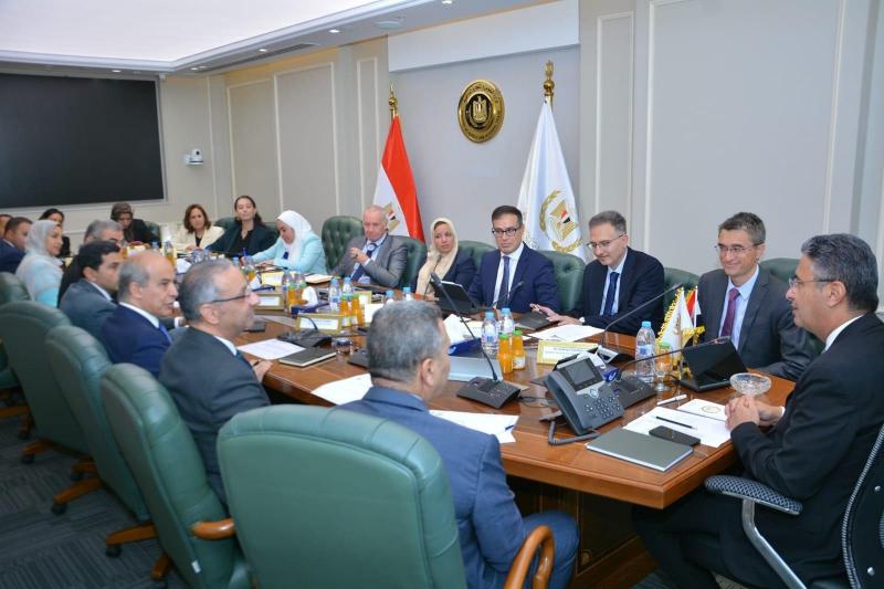 وزير التموين يجتمع مع وفد من البنك الدولى لمتابعة مشروع زيادة السعات التخزينية لصوامع الحبوب