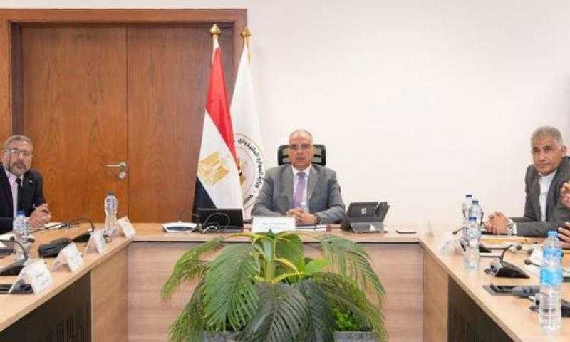 الدكتور سويلم يتابع موقف النقاط الساخنة خلال فترة أقصى الإحتياجات المائية