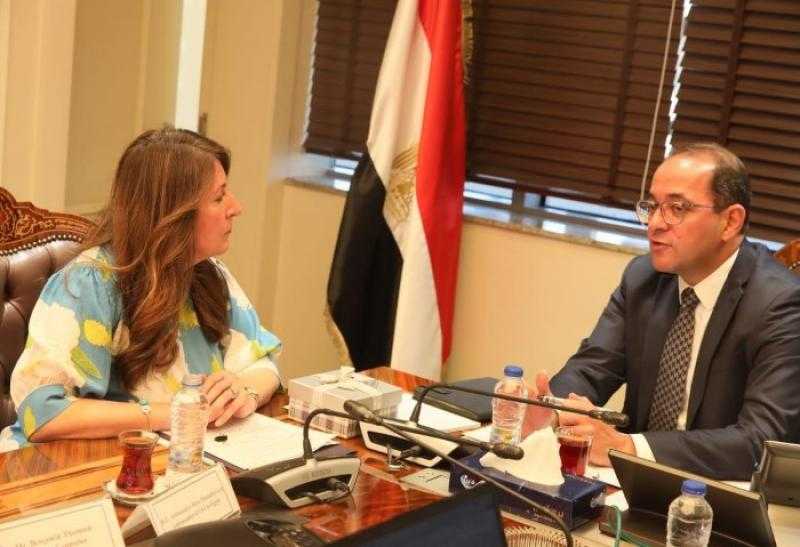 السفيرة الأمريكية: حريصون على دعم الاستقرار الاقتصادي لمصر