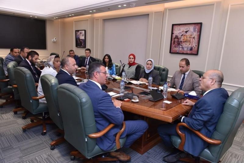 وزير العمل يلتقي وفدًا من بنك مصر.. بروتوكول تعاون لإستيفاء نسبة تعيين الـ5% من ذوي الهمم