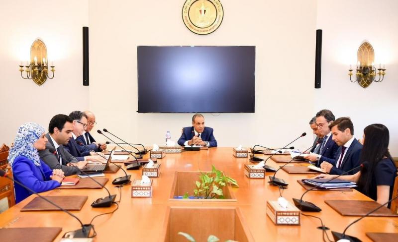 وزير الخارجية والهجرة وشئون المصريين بالخارج يجتمع مع قيادات وأعضاء إدارة البيئة والتغير المناخي