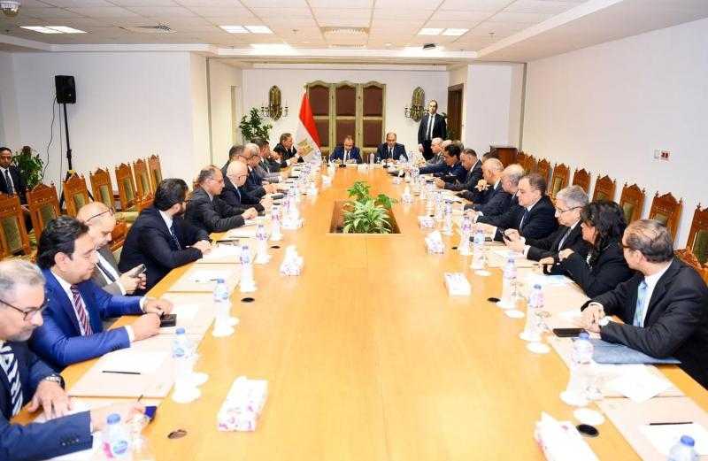 وزير الخارجية يلتقى مع رؤساء الهيئات الإعلامية ورؤساء تحرير ومجالس إدارات الصحف القومية والخاصة.. صور