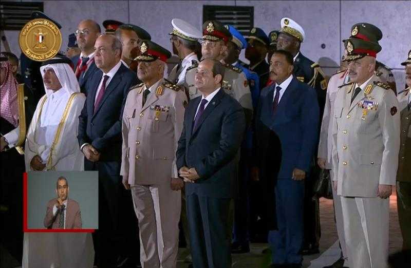 الرئيس السيسي يستمع إلى شرح حول تطوير المطارات بـ ”معرض مصر الدولي للطيران 2024”