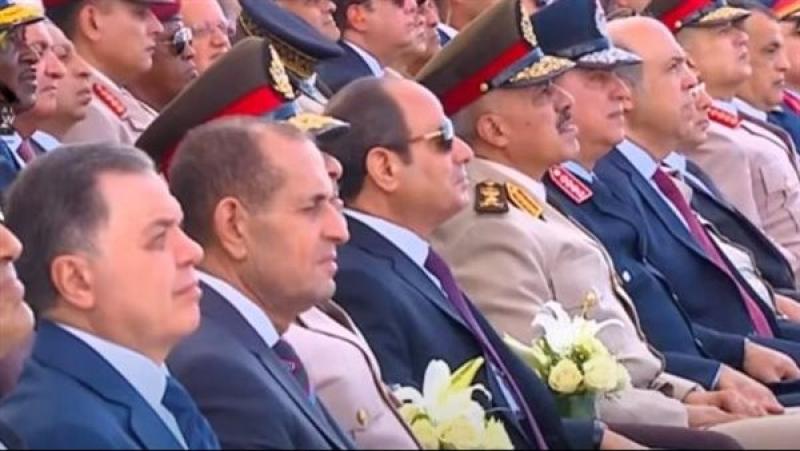 الرئيس السيسي يشهد عرضا جويا على هامش معرض مصر الدولي للطيران والفضاء