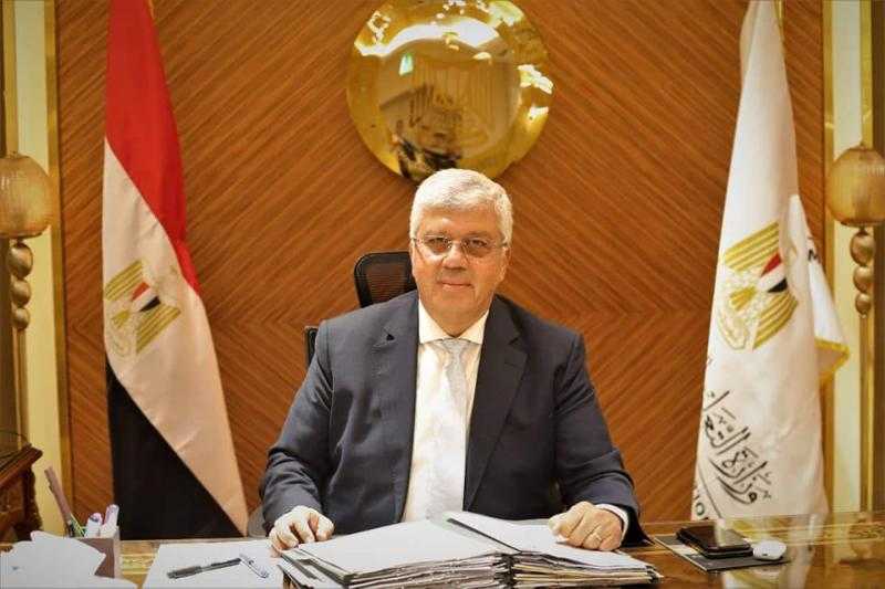 وزير التعليم العالي يغادر إلى باريس للمشاركة في مؤتمر ”أسبوع التعلم الرقمي 2024”