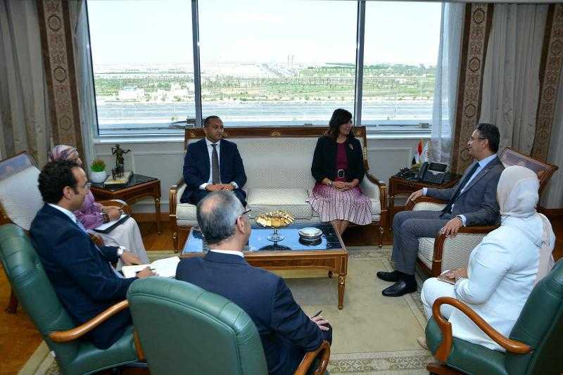 وزير التموين يستقبل السفيرة نبيلة مكرم ويشيد بالدور الذي يلعبه التحالف الوطني في عملية التنمية