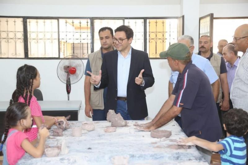 وزير الثقافة يتفقد عددًا من المواقع الثقافية بمدينة 15 مايو.. صور