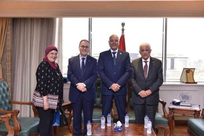وزير العمل يبحث صياغة بروتوكول تعاون مع وفد من ”الجامعة الأمريكية” بالقاهرة