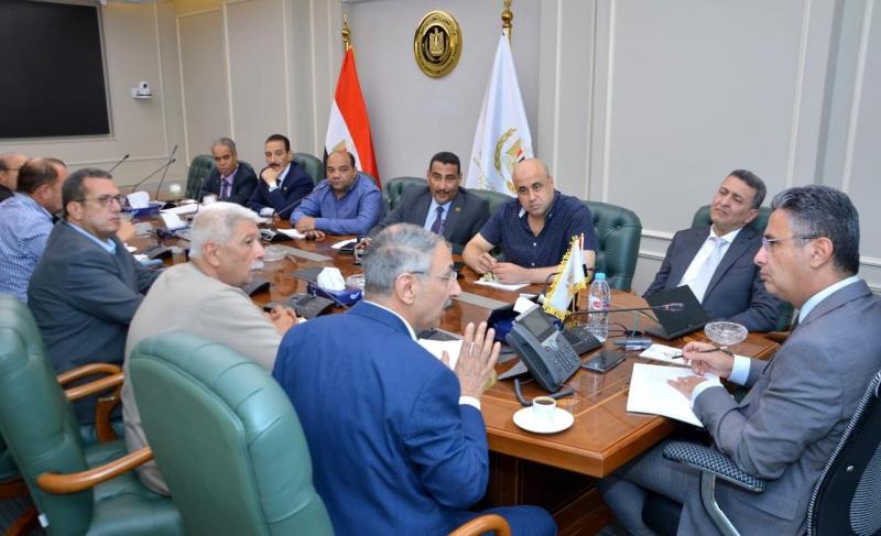 وزير التموين والتجارة الداخلية يلتقي بعدد من أعضاء مجلسي النواب والشيوخ