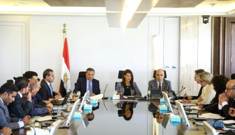وزراء الري والتخطيط والزراعة يستعرضون مع بعثة البنك الدولي مشروع التحول الغذائي الزراعي الموائم للمناخ