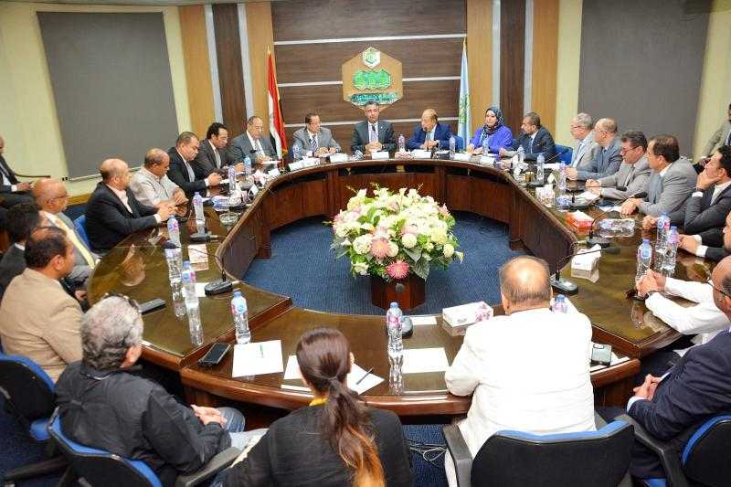 وزير التموين يبحث طرح الفرص والمشروعات التجارية على المستثمرين