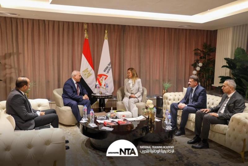 رئيس هيئة تنمية الصعيد يبحث سبل التعاون مع المدير التنفيذي للأكاديمية الوطنية للتدريب لتأهيل الكوادر البشرية في الصعيد