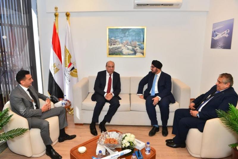 مباحثات ثنائية يجريها وزير الطيران المدني في أولى أيام معرض ”مصر الدولى للطيران والفضاء ٢٠٢٤”