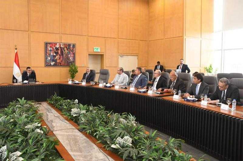 وزير الإسكان يلتقي مجموعة من المطورين العقاريين لبحث مشاركتهم في فعاليات المنتدى الحضري العالمي في دورته الـ12