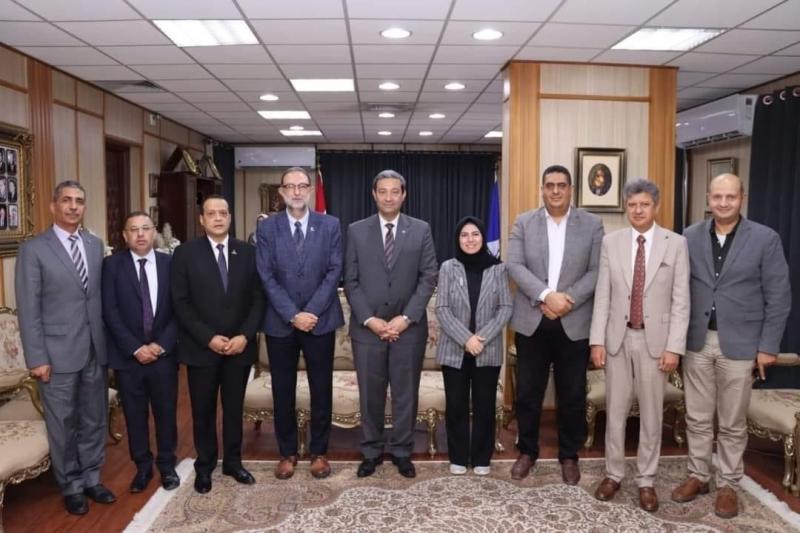 ”الهوبي” يبحث مع محافظ دمياط تعزيز الشراكة لدعم منظومة سلامة وجودة المنتجات الغذائية