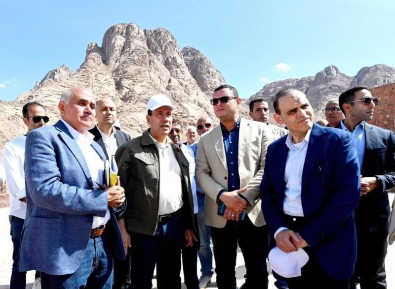 وزير الإسكان يتفقد المنتجع السياحي الجبلى والنزل البيئي بمشروع تطوير موقع التجلى الأعظم بمدينة سانت كاترين