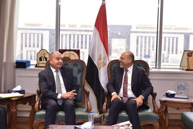 وزير العمل يستقبل سفير الأردن لدى القاهرة لبحث ملفات مشتركة