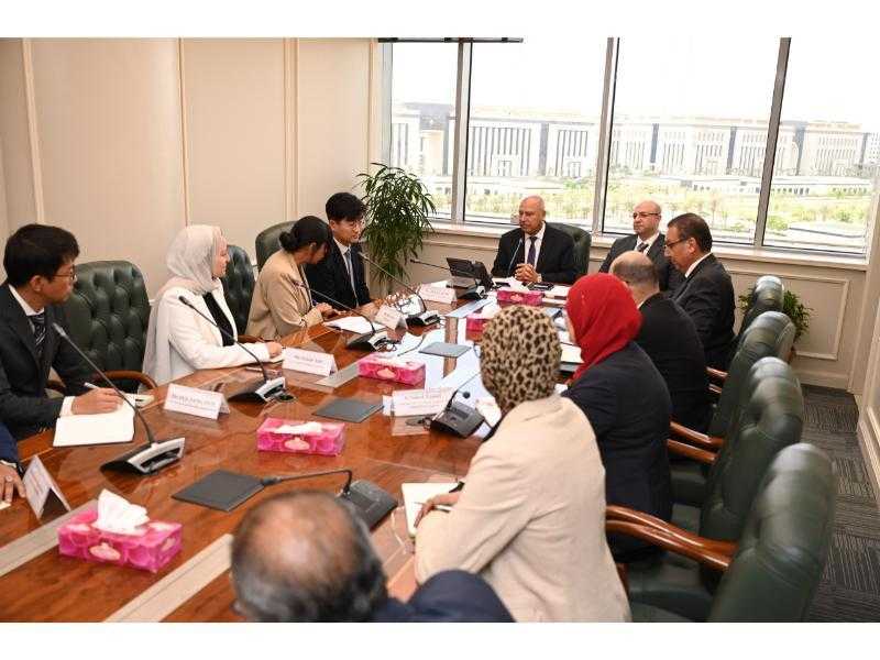 وزير الصناعة يوجه بدعم خطط «سامسونج للإلكترونيات» لزيادة طاقتها الإنتاجية في مصر